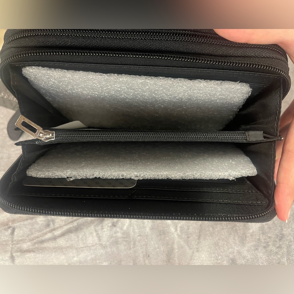 Hand painted Guess Wallet - Picture 5 of 5